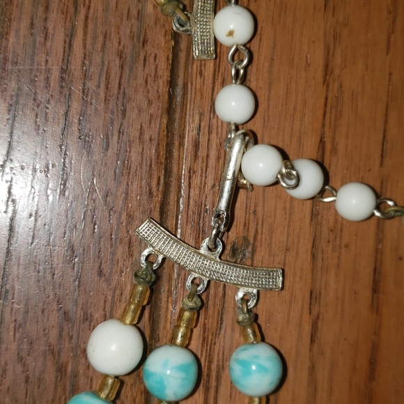 VINTAGE Turquoise and white multi strand beaded necklace - Picture 2 of 3
